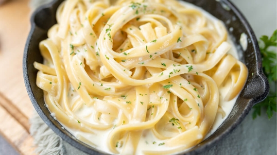 zoe pasta alfredo