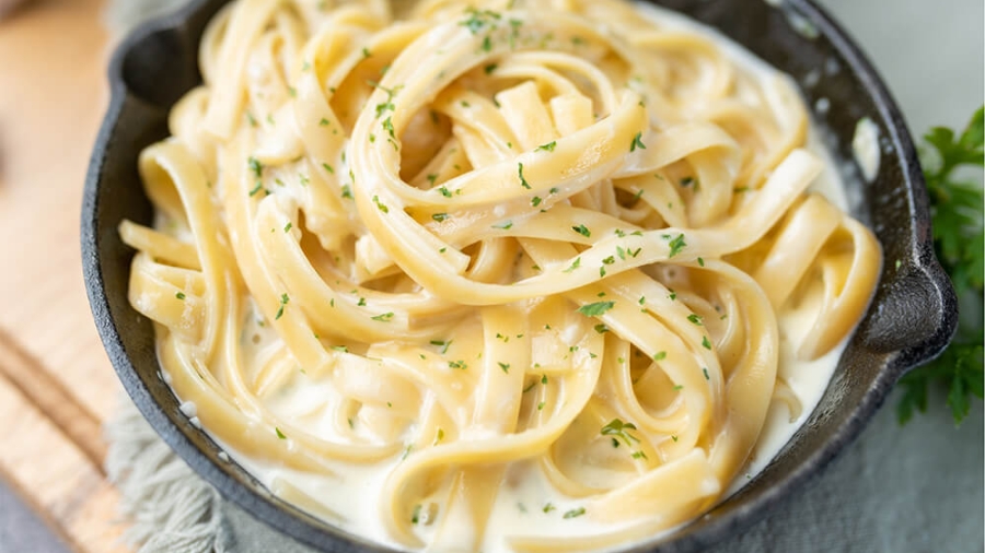 zoe pasta alfredo